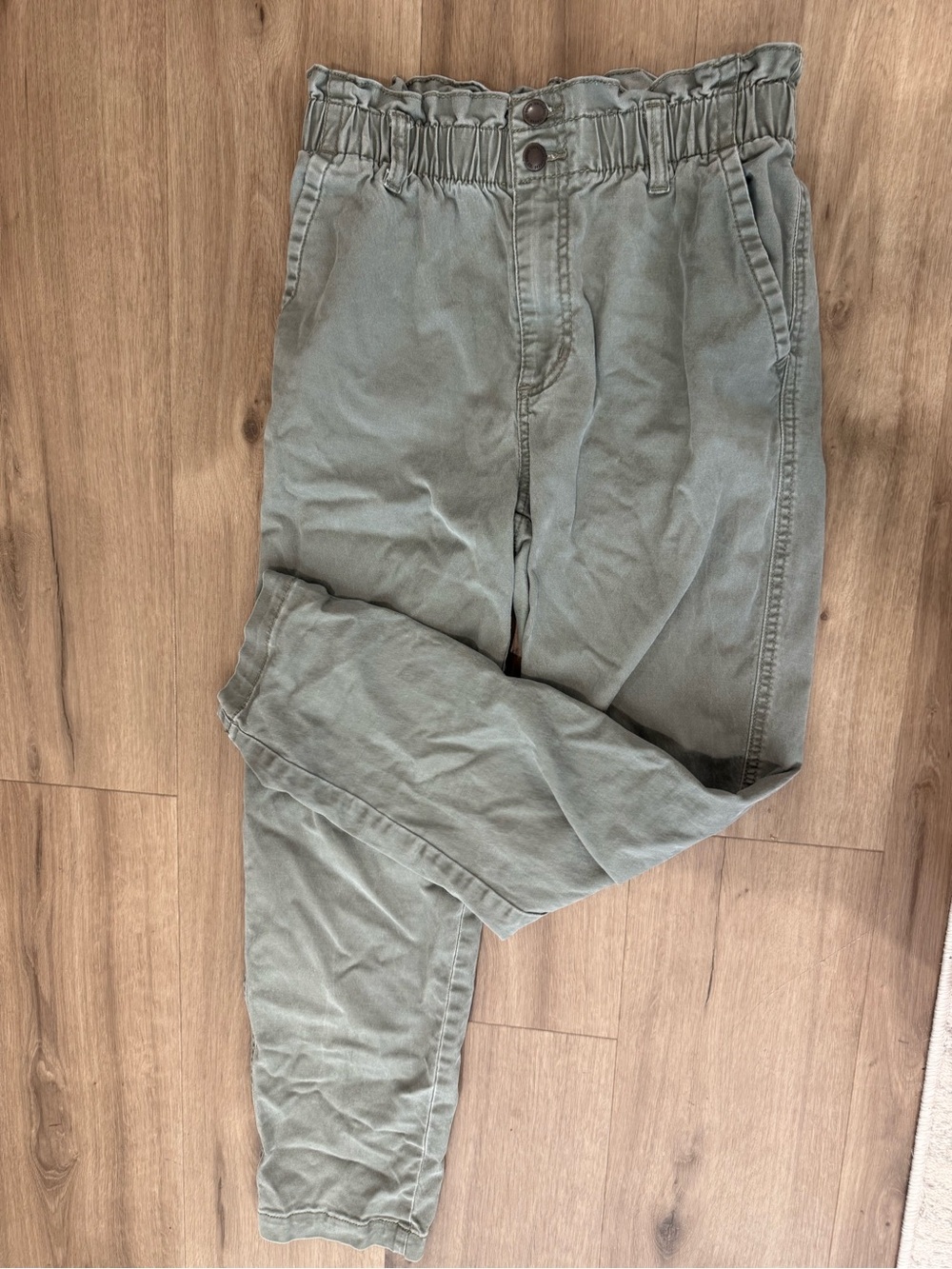 Universal Threads Women’s Elastic Waist Pants in Olive Green